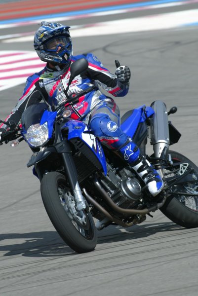 xt660x_action_01_401.jpg