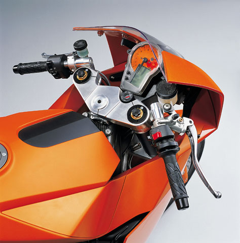 2004-ktm-rc8-04-zoom.jpg