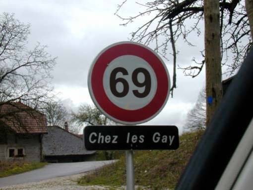 chez les gays.jpg