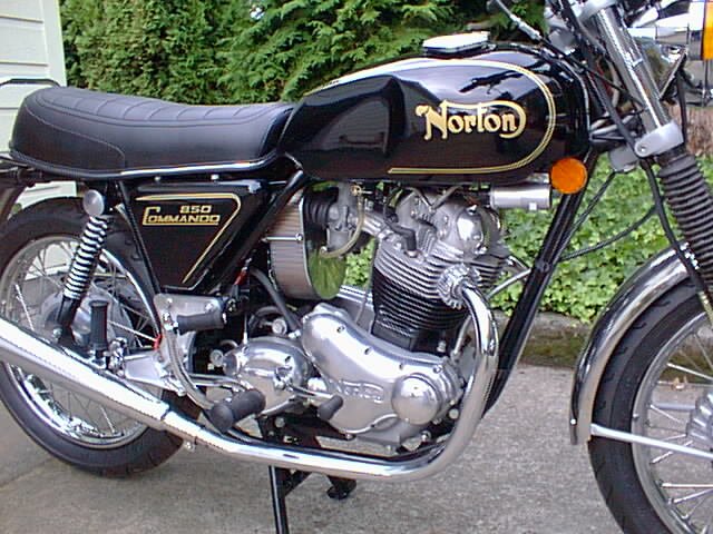 norton-850commando-74-bikepics-197766.jpg