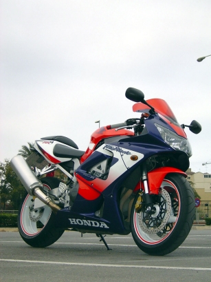 rai_cbr929rr_02_1.jpg
