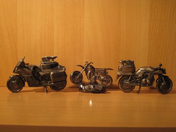 2 bmw k1oo + cross seul + katana.jpg