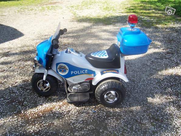 moto police.jpg
