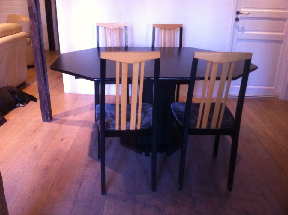 tablesalon1.jpg