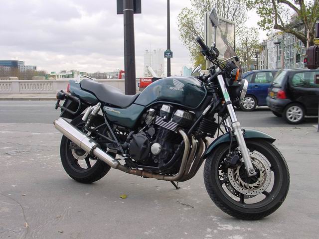 honda cb 750 seven fifty verte avec un 4 en 1.jpeg