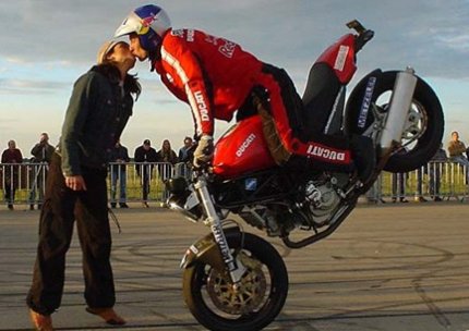 bike-stunt-greatkiss.jpg