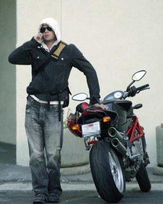 moto_bradpitt.jpg