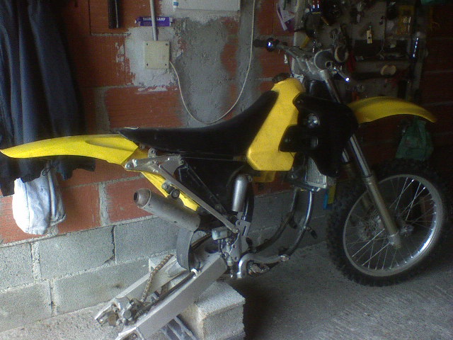 suzuki rm 125 1999 002.jpg