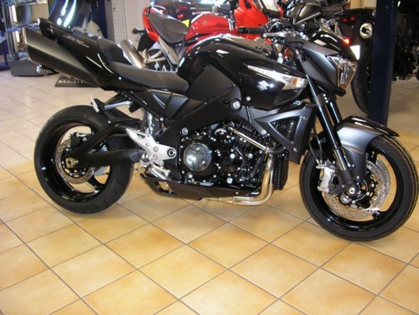 suzuki 1340 b-king.jpg
